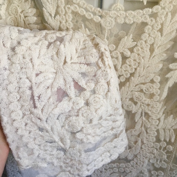 Gorgeous Lace Long Sleeve Gypsy & Bohemian Blouse - Picture 2 of 8